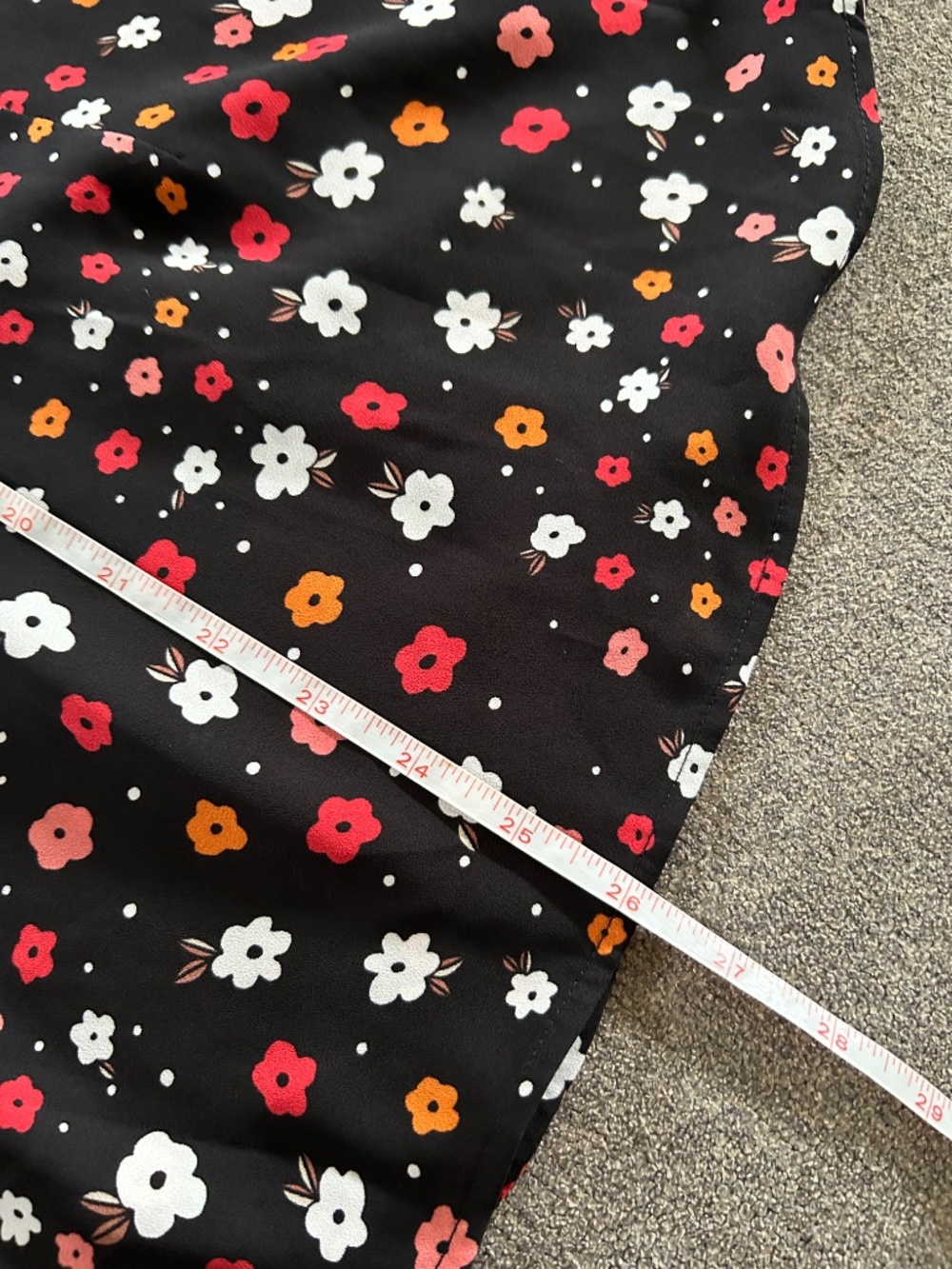 🎃CAbi Floral Print Top - Picture 6 of 12